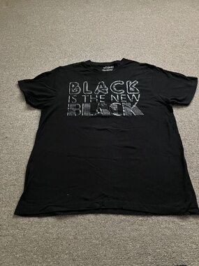 Women’s Old Navy “Black is the New Black” T-Shirt Size Large